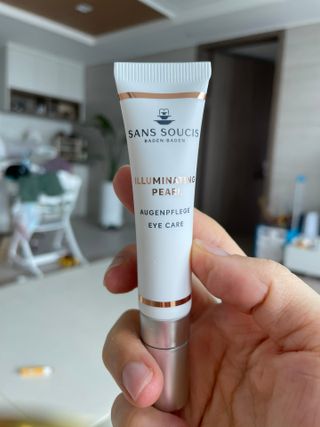 산수시 일루미네이팅 펄 영양 다크서클 스틱 아이 크림 케어 15ml — 5점을 준 리뷰어가 2021년 6월 올린 사용 사진