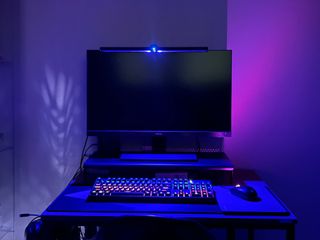 TOMO GRAPHY 나 있을땐 환한 조명 나 없을땐 확실한 살균 ★ DESK LIGHT & STERILIZER [ON] ★ — 5점을 준 리뷰어가 2021년 11월 올린 사용 사진
