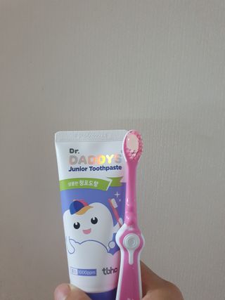 닥터데디스 안심불소 튼튼치약(청포도, 민트 중 택 1) 60g + 여행용 미니 치약 15g — 4점을 준 리뷰어가 2022년 7월 올린 사용 사진