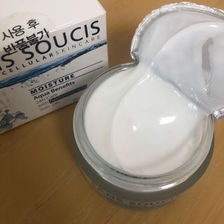 산수시 아쿠아 베네핏 24h 수부지 물광 속건조 수분크림 50ml — 4.5점을 준 리뷰어가 2021년 8월 올린 사용 사진