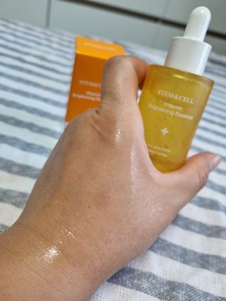 체르엠 스템앤셀 비타민 브라이트닝 에센스 30ml 1개 — 5점을 준 리뷰어가 2021년 10월 올린 사용 사진
