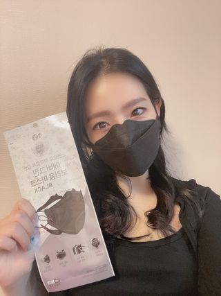 에버그린 순면 끈조절 KF80 마스크 - 화이트/블랙 컬러 대형 - 10매 — 5점을 준 리뷰어가 2021년 6월 올린 사용 사진
