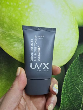 UVX 퀀텀 마스 올인원 톤업 선스크린 — 5점을 준 리뷰어가 2024년 3월 올린 사용 사진