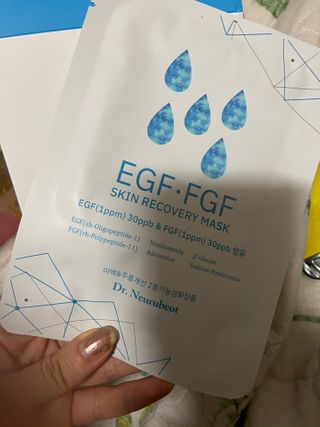 Dr.느루벗 느루벗 EGF FGF 스킨 리커버리 마스크 10장 — 5점을 준 리뷰어가 2021년 3월 올린 사용 사진