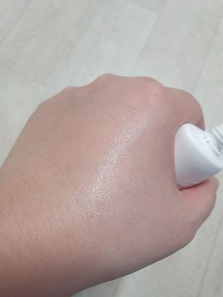나우 [후르디아] 백탁NO! 화잘먹 수분광 선 에센스✨ — 5점을 준 리뷰어가 2025년 3월 올린 사용 사진
