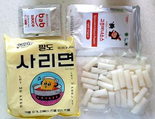 더밥  고추마녀 라볶이 +  나이스미 무설탕 현미후레이크 — 5점을 준 리뷰어가 2021년 10월 올린 사용 사진