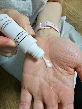 더사가오브수 [사가수] 효혜윤 보태니컬 에너지 에센스인로션 20ml /아이포올 스틱 3g — 5점을 준 리뷰어가 2023년 2월 올린 사용 사진