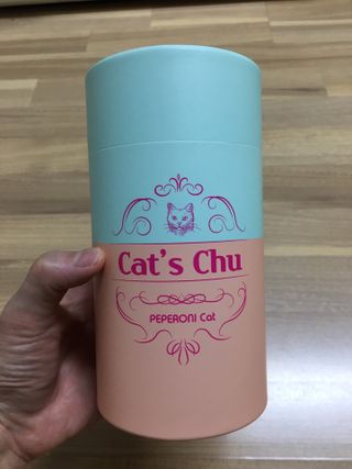 페페로니 잘 먹는 캣츄 - 무항생제 닭고기 12개 + 알래스카 연어 12개 — 5점을 준 리뷰어가 2021년 8월 올린 사용 사진