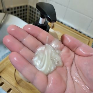프리마인 더이상 뻣뻣하고 효과없는 탈모샴푸는 NO. 근본부터 케어하는 셀베이스 그린티샴푸(500ml) — 5점을 준 리뷰어가 2023년 3월 올린 사용 사진