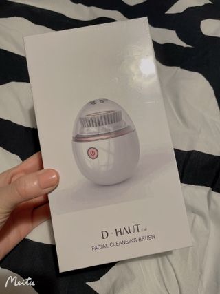디하우트 랩 디하우트랩 클렌징 피부관리기 진동클렌저 실리콘+2종 인조모 브러시 — 4.5점을 준 리뷰어가 2021년 11월 올린 사용 사진