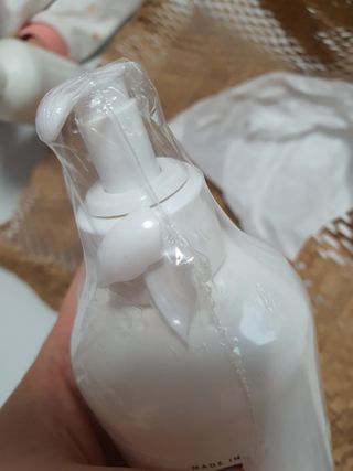 mom e 맘이 내추럴 베이비 케어 샴푸앤바스+로션 — 5점을 준 리뷰어가 2021년 1월 올린 사용 사진