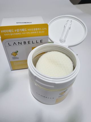 랑벨 비타 에너지 잡티 앰플 패드 65매 (투명하고 밝은 얼굴 광채패드) — 5점을 준 리뷰어가 2022년 4월 올린 사용 사진