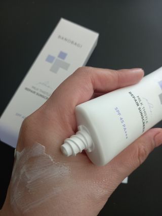 바노바기 코스메틱 바노바기 밀크씨슬 리페어 시카 선스크린 플러스 50ml — 5점을 준 리뷰어가 2023년 1월 올린 사용 사진