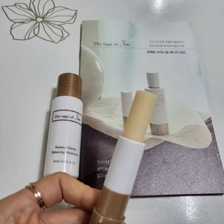 더사가오브수 [사가수] 효혜윤 보태니컬 에너지 에센스인로션 20ml /아이포올 스틱 3g — 5점을 준 리뷰어가 2023년 2월 올린 사용 사진