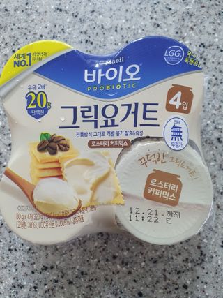 매일바이오 그릭요거트 오리지널 플레인 4개, 로스터리 커피믹스 4개 — 4점을 준 리뷰어가 2021년 12월 올린 사용 사진