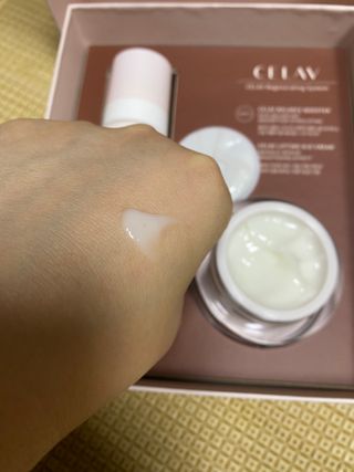 프리마인 바르기만 하면 철벽 스킨케어+24시간 마스크팩 효과. 셀라브 리제너레이팅 시스템 부스터+크림 세트 — 5점을 준 리뷰어가 2023년 6월 올린 사용 사진