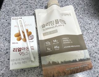 일일하우 슬리밍 플랜B 고소한 귀리맛, 진한 카카오맛 (체중조절식) — 5점을 준 리뷰어가 2023년 8월 올린 사용 사진