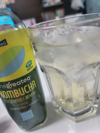 더그레잇티 콤부차 [매일유업] 더그레잇티 44kcal 콤부차 300ml *12개입 (오리지널 6개+베리리치 6개) — 5점을 준 리뷰어가 2023년 8월 올린 사용 사진