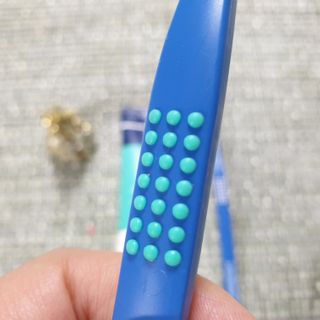 리퀴덴트 오랄케어 온가족용 리퀴덴트 더더 오랄케어 무불소 치약 + 임상시험완료 이중 미세 엠보싱 칫솔 올데이세트 — 3점을 준 리뷰어가 2021년 1월 올린 사용 사진