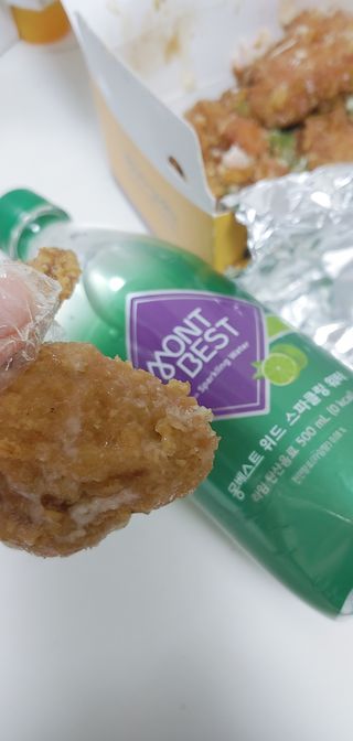 몽베스트 Montbest with Sparkling water Lime20병 — 5점을 준 리뷰어가 2022년 5월 올린 사용 사진