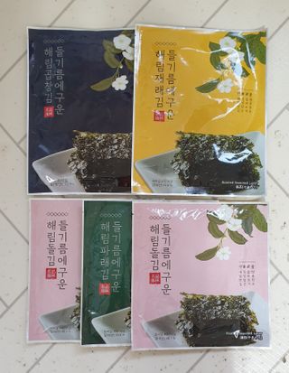 [해림맛김] 들기름에 구운 바삭바삭 김 4종 세트 + 1종 랜덤발송 총5개입 — 5점을 준 리뷰어가 2021년 2월 올린 사용 사진