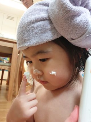 알레바 내츄럴 데일리 수딩 모이스처라이저럴 아기 로션 — 5점을 준 리뷰어가 2021년 2월 올린 사용 사진
