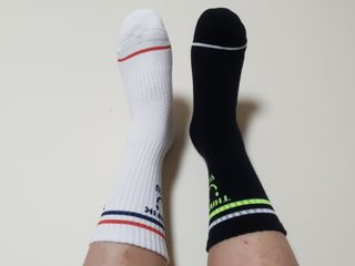 사이즈가 있는 양말 필로이 운동하기 좋은 날!_스포츠 크루 양말 4족 세트_남여 각각 (S,M,L)_컬러 랜덤 발송 — 5점을 준 리뷰어가 2022년 5월 올린 사용 사진