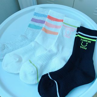 사이즈가 있는 양말 필로이 운동하기 좋은 날!_스포츠 크루 양말 4족 세트_남여 각각 (S,M,L)_컬러 랜덤 발송 — 5점을 준 리뷰어가 2022년 5월 올린 사용 사진