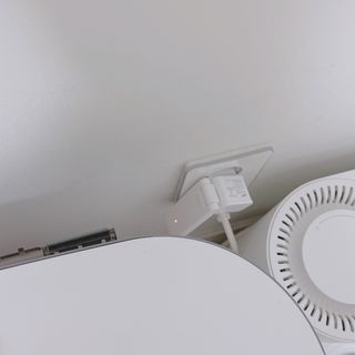 아카라 조명 스위치를 누워서 끄는 방법 (스마트 조명 스위치 2구 + 무선 리모트 스위치 1구 T1, 스마트 허브 E1) — 5점을 준 리뷰어가 2021년 12월 올린 사용 사진