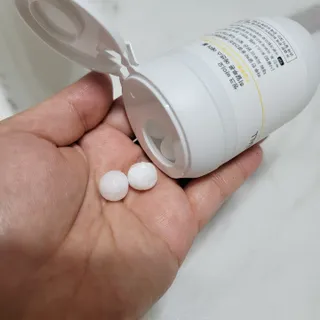 씽크바이오 히알루론 에센스 에어볼 28ea/ 부스팅 세럼 250ml 2종 세트 — 5점을 준 리뷰어가 2022년 7월 올린 사용 사진