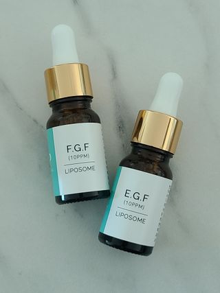랑팡 EGF+FGF 10ppm 리포좀 앰플 원액 10ml — 4점을 준 리뷰어가 2021년 11월 올린 사용 사진