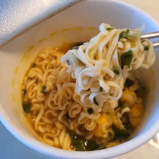 NISSIN 닛신 컵누들  4종 - 씨푸드오리지날, 씨푸드 스파이시, 씨푸드 커리, 씨푸드 XO소스 — 5점을 준 리뷰어가 2022년 11월 올린 사용 사진