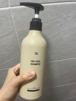 패스트힐(fast heal) 패스트힐 탈모증상완화샴푸 470ml — 5점을 준 리뷰어가 2023년 9월 올린 사용 사진