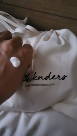 [위켄더스] 끈적임 없이 수분감을 채워주는 핸드& 바디로션 1종 랜덤발송 — 5점을 준 리뷰어가 2022년 5월 올린 사용 사진