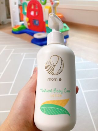 mom e 맘이 내추럴 베이비 케어 샴푸앤바스+로션 — 5점을 준 리뷰어가 2021년 1월 올린 사용 사진