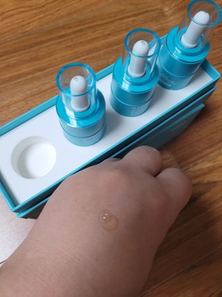 아로메르 리바이탈라이징 블루밍 앰플 10ml x 4ea — 5점을 준 리뷰어가 2021년 8월 올린 사용 사진