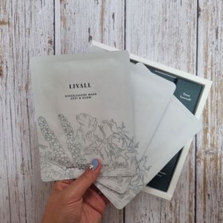 리브얼 | LIVALL 바이오셀룰로오스 마스크 레스트 앤 글로우 33ml  x 3개입 — 5점을 준 리뷰어가 2022년 6월 올린 사용 사진