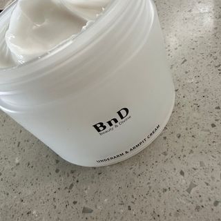 비엔디 2NOW[한글]]BnD 바디 미백 겨드랑이 크림 — 5점을 준 리뷰어가 2025년 3월 올린 사용 사진