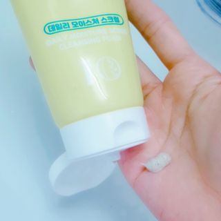 IO 아이오 오늘도 넌 눈부셔 - 데일리 스크럽 클렌징폼 — 5점을 준 리뷰어가 2021년 2월 올린 사용 사진