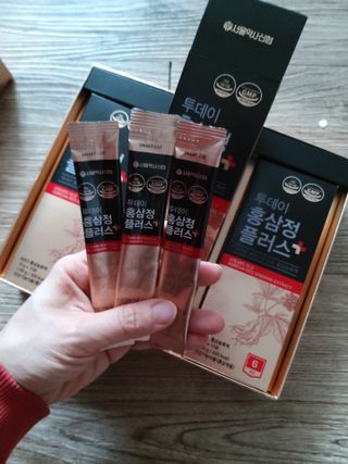 서울약사신협_투데이홍삼정플러스스틱_10g x 30포 — 5점을 준 리뷰어가 2021년 5월 올린 사용 사진