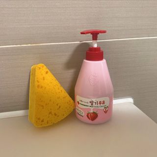 [과일나라] 피부가 마시는 딸기우유 바디클렌저&바디로션 — 4.5점을 준 리뷰어가 2022년 2월 올린 사용 사진