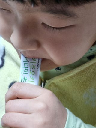 [이뮤니티플러스]우리아이 면역오키, 건강오키 _ 키즈오키 비타민초코홍삼 10포 1box — 4점을 준 리뷰어가 2022년 1월 올린 사용 사진