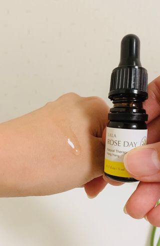 라라로즈데이 시즌2 천연 아로마오일 Y존 케어 속옷향수 이너퍼퓸 5ml  여성의 자존감을 UP시키자 — 4점을 준 리뷰어가 2021년 8월 올린 사용 사진