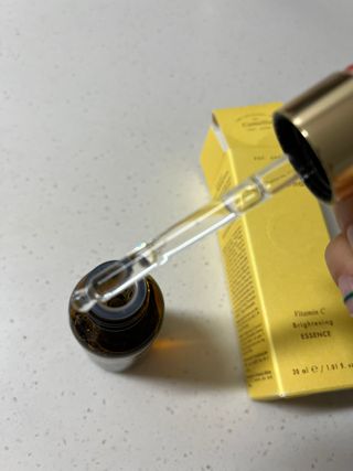 스킨큐어 산다화 비타민c 화이트닝 에센스 30ml — 5점을 준 리뷰어가 2023년 7월 올린 사용 사진