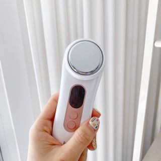 올인원 피부관리 이야 갈바닉 마사지기 — 5점을 준 리뷰어가 2023년 3월 올린 사용 사진