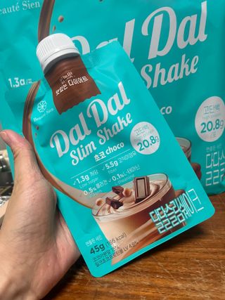 달달슬림쉐이크 구매평★달달슬림 맛있는 단백질 쉐이크 파우치 다이어트 식사대용 프로틴 파우더 보충제 — 5점을 준 리뷰어가 2025년 8월 올린 사용 사진
