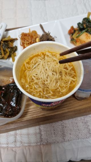 NISSIN 닛신 컵누들  4종 - 씨푸드오리지날, 씨푸드 스파이시, 씨푸드 커리, 씨푸드 XO소스 — 5점을 준 리뷰어가 2022년 12월 올린 사용 사진