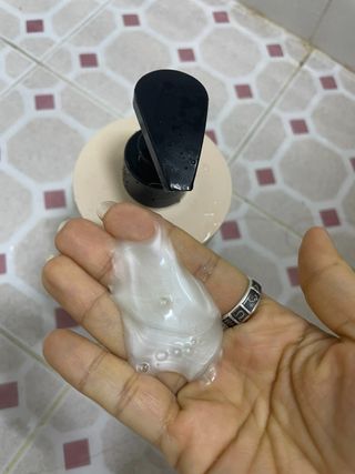 프리마인 더이상 뻣뻣하고 효과없는 탈모샴푸는 NO. 근본부터 케어하는 셀베이스 그린티샴푸(500ml) — 5점을 준 리뷰어가 2023년 1월 올린 사용 사진