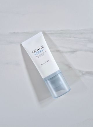 [스킨1004] 마다가스카르 센텔라 히알루-시카 워터핏 선세럼 50ml — 5점을 준 리뷰어가 2024년 5월 올린 사용 사진