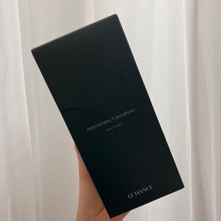 르핸스 퍼포밍 5 샴푸 비반트 포렛/베티버 포그 — 5점을 준 리뷰어가 2023년 3월 올린 사용 사진